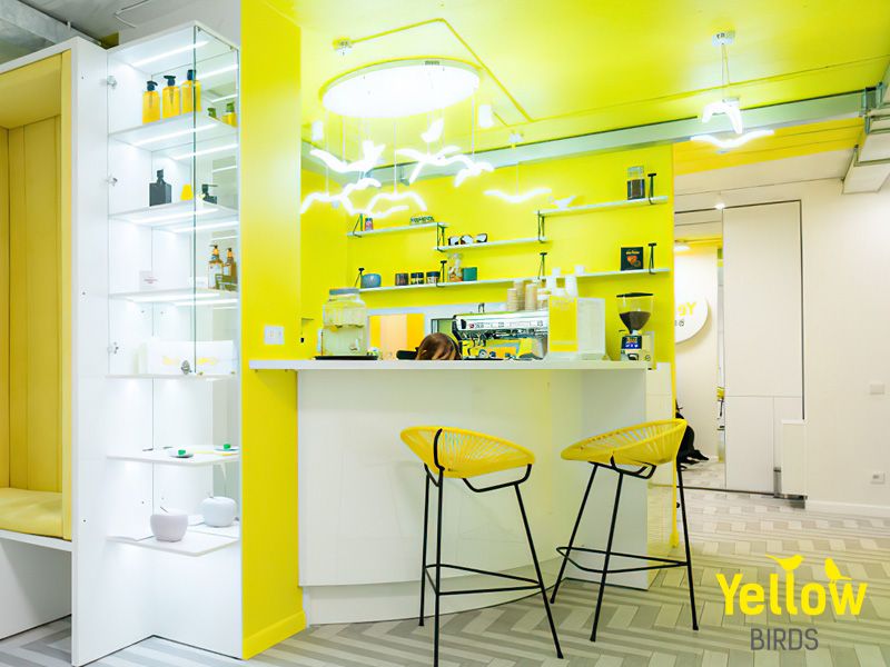 Барная зона в студии Yellow Birds